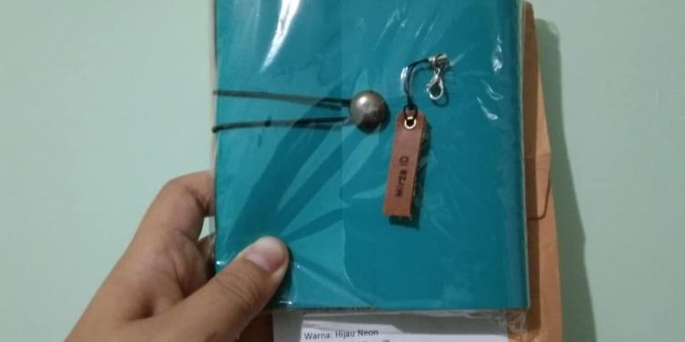 Hibrkraft User Generated Content Blue Notebook Held