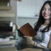 Asykirna Dudu Belakang Buku Tua