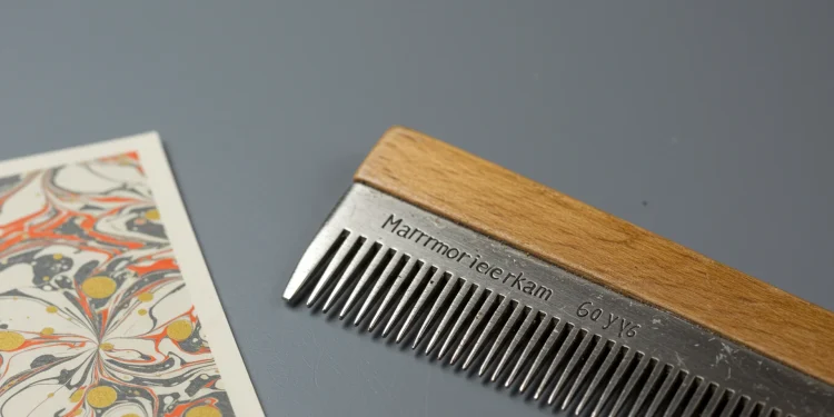 Marbling Comb Wood Handle 60 Yrs