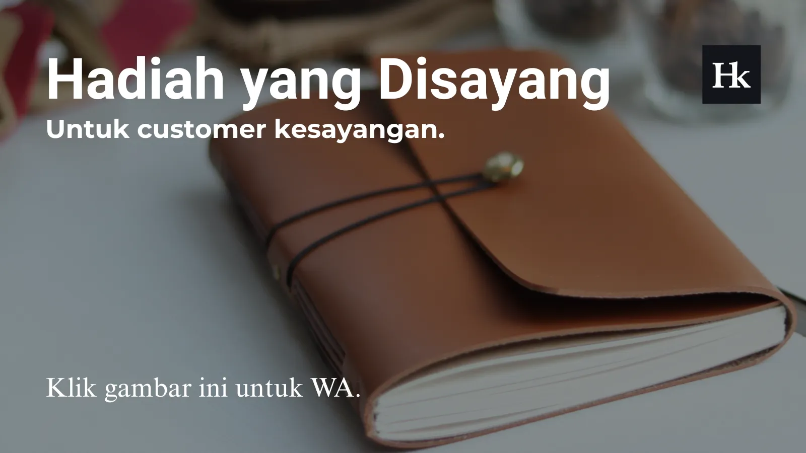Banner menampilkan jurnal kulit sebagai hadiah berharga, ideal untuk melestarikan kenangan.