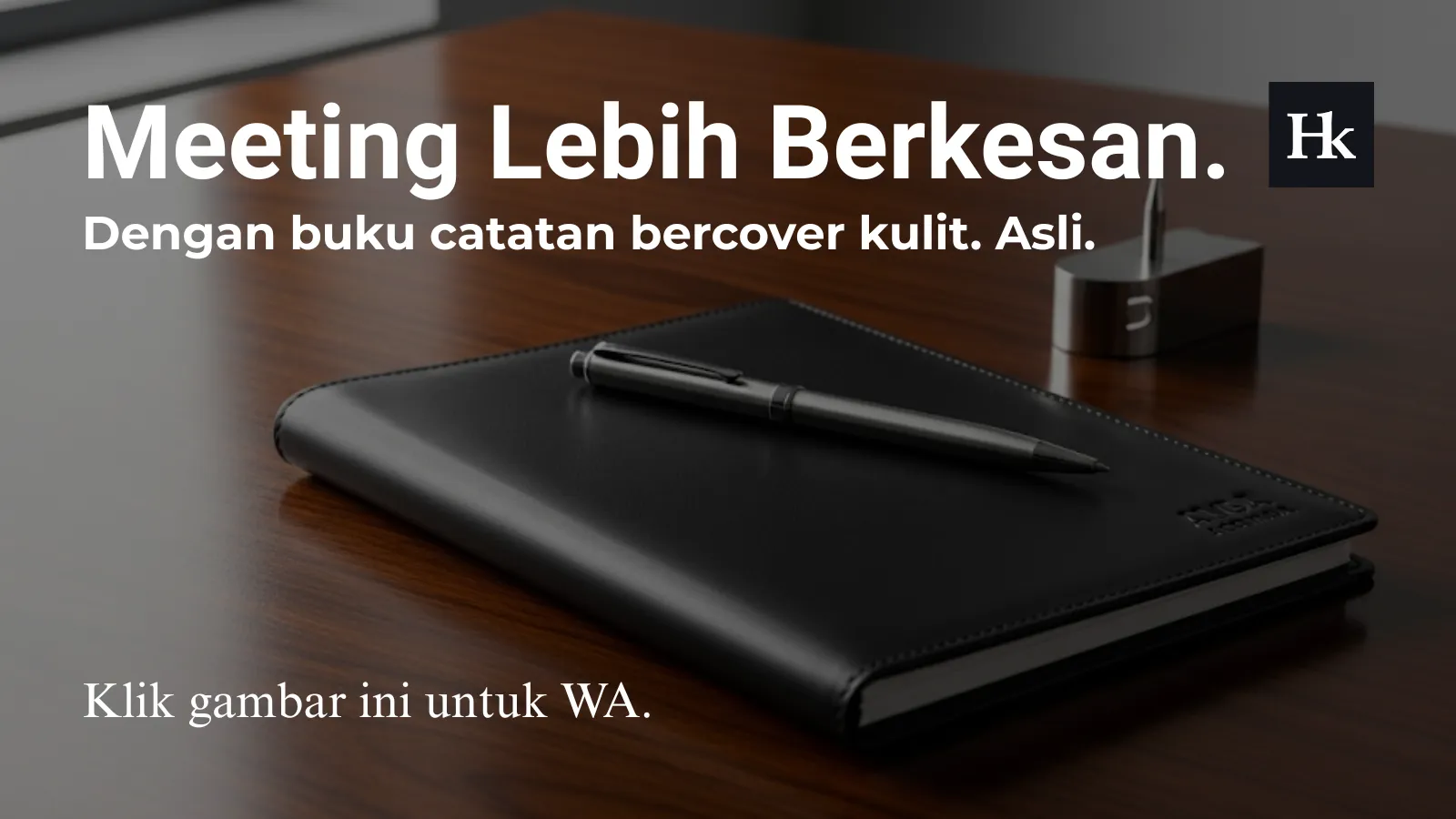 Banner menampilkan jurnal kulit di atas meja rapat, menyoroti kegunaannya dalam konteks bisnis.